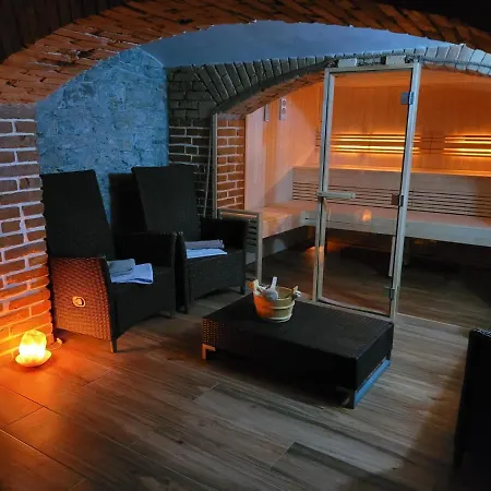Singles Apartment *